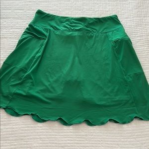 Green scallop athletic skirt